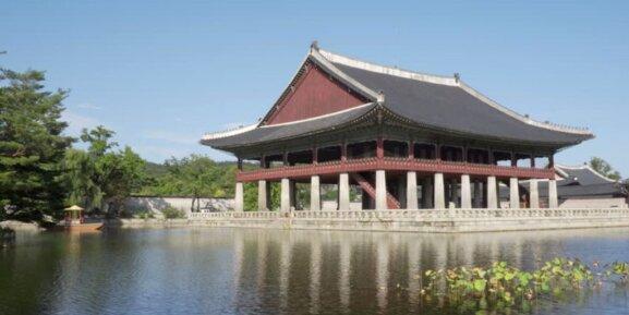 traditional Korean architecture at Gyeongbokgung Palace